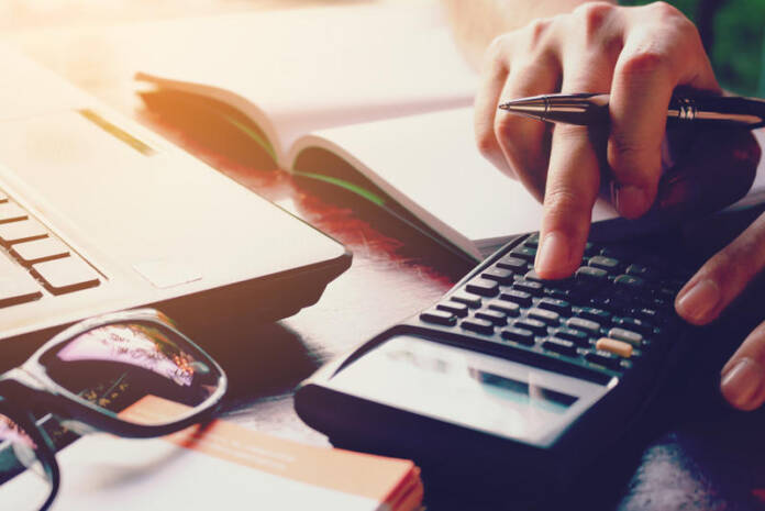 Blaski i cienie kalkulatorów kredytowych – miniporadnik